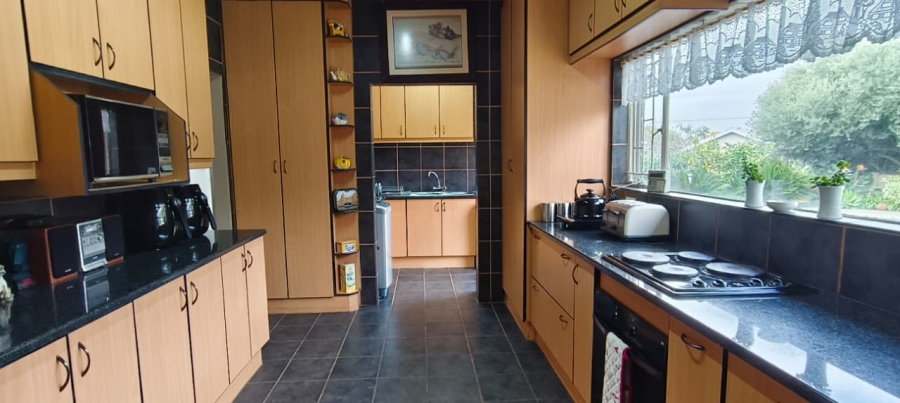 5 Bedroom Property for Sale in Pellissier Free State